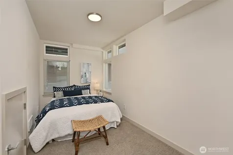 5044 Sand Point Place NE Seattle WA 98105