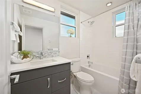 5044 Sand Point Place NE Seattle WA 98105