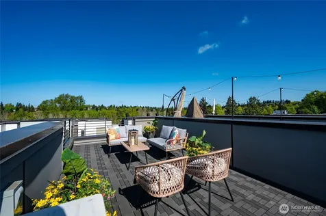 5044 Sand Point Place NE Seattle WA 98105