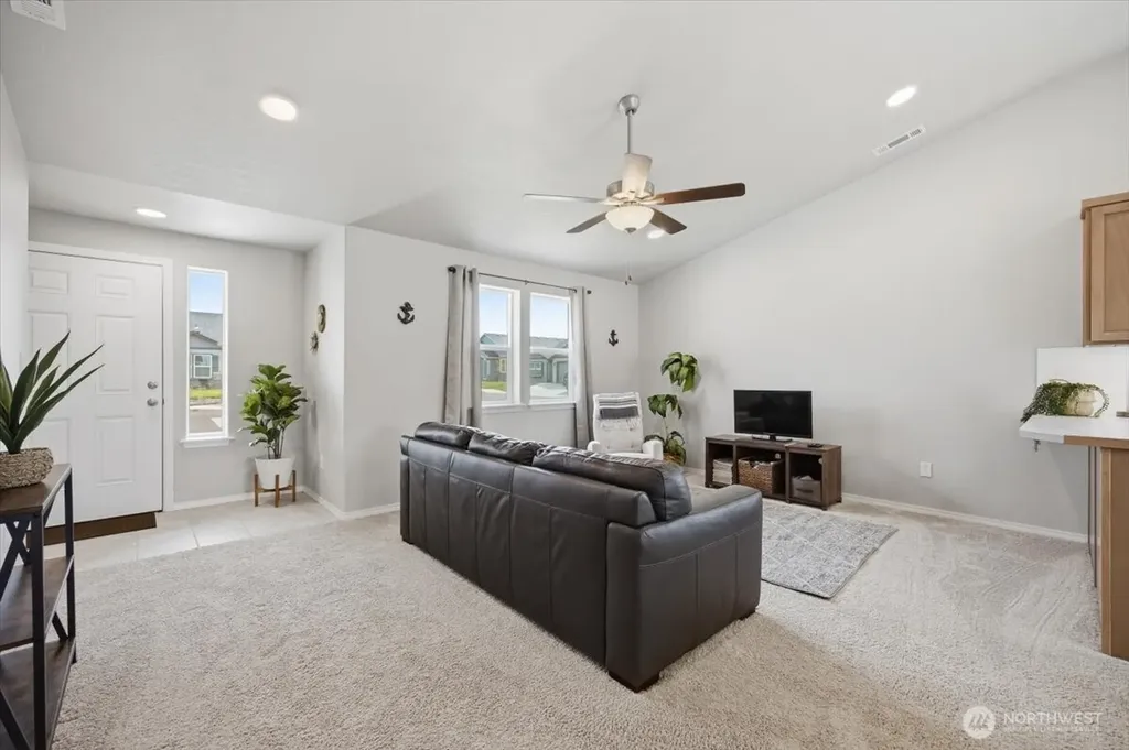 700 Regina Place Grandview WA 98930