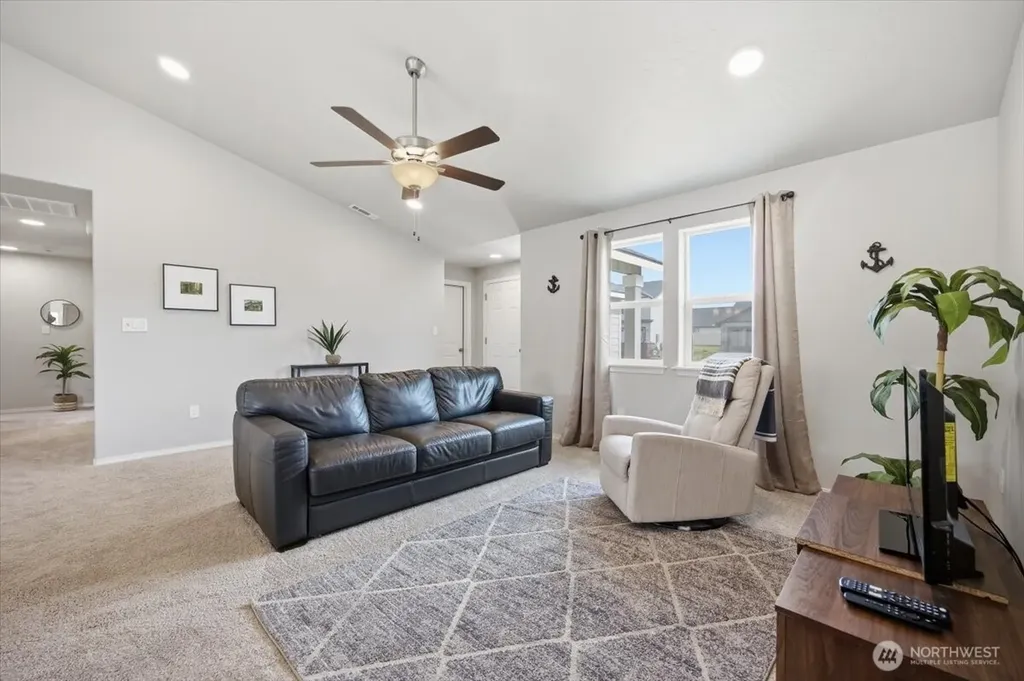 700 Regina Place Grandview WA 98930