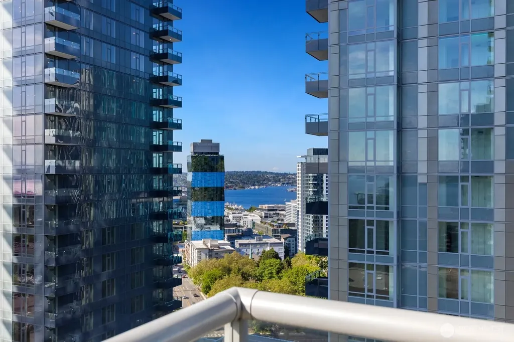 588 Bell Street Seattle WA 98121