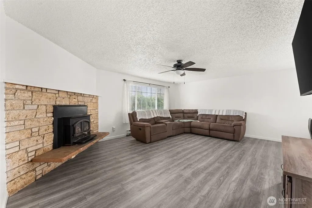 103 Hillcrest Drive Elma WA 98541