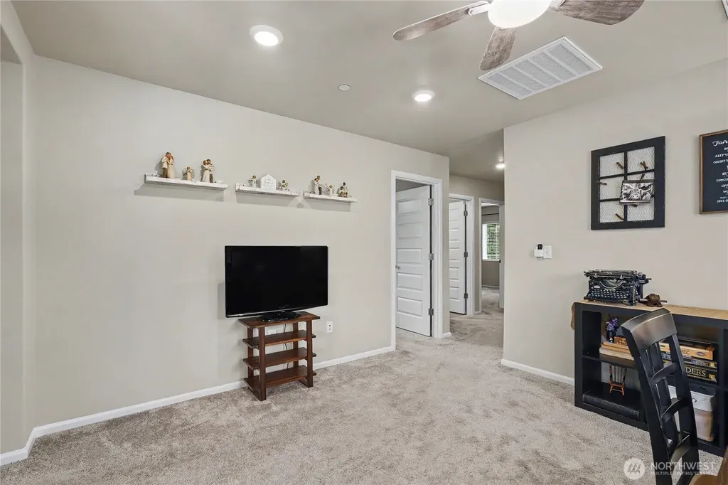 1230 Baker Heights Loop Bremerton WA 98312