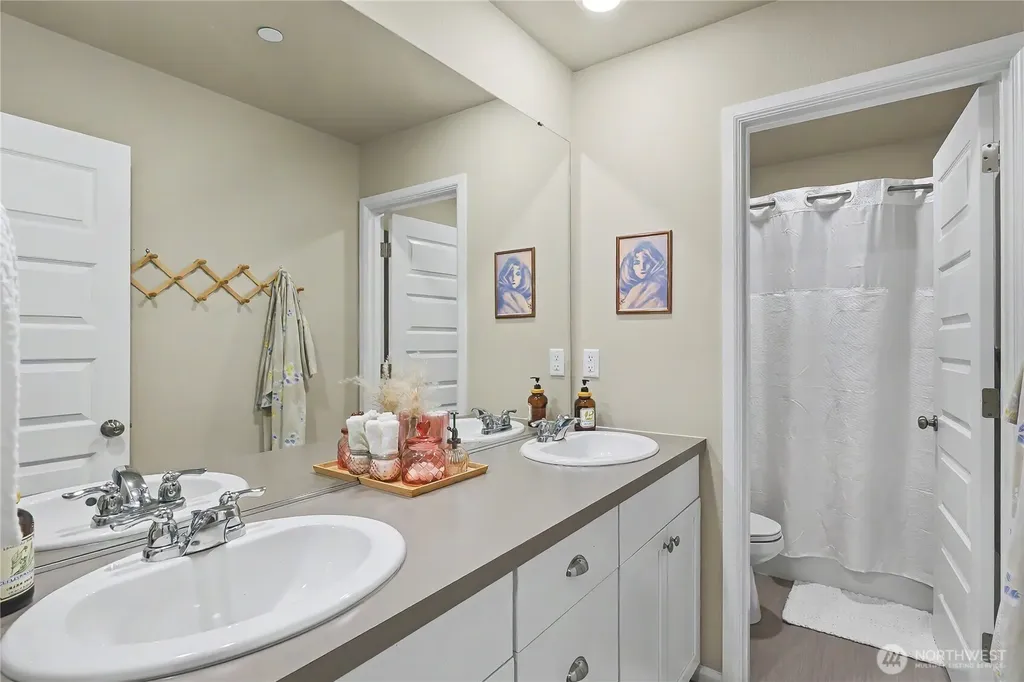 1230 Baker Heights Loop Bremerton WA 98312
