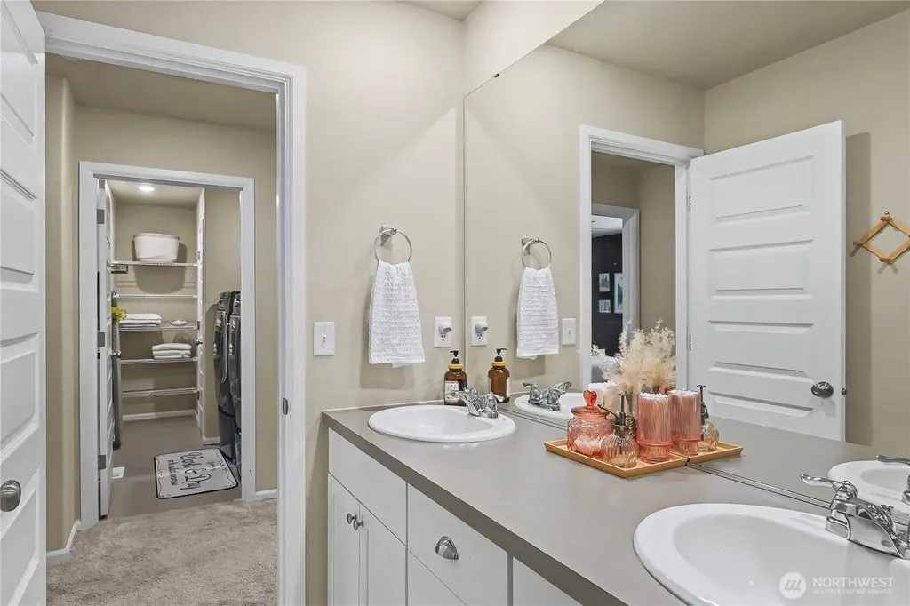 1230 Baker Heights Loop Bremerton WA 98312