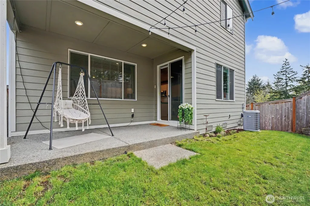 1230 Baker Heights Loop Bremerton WA 98312