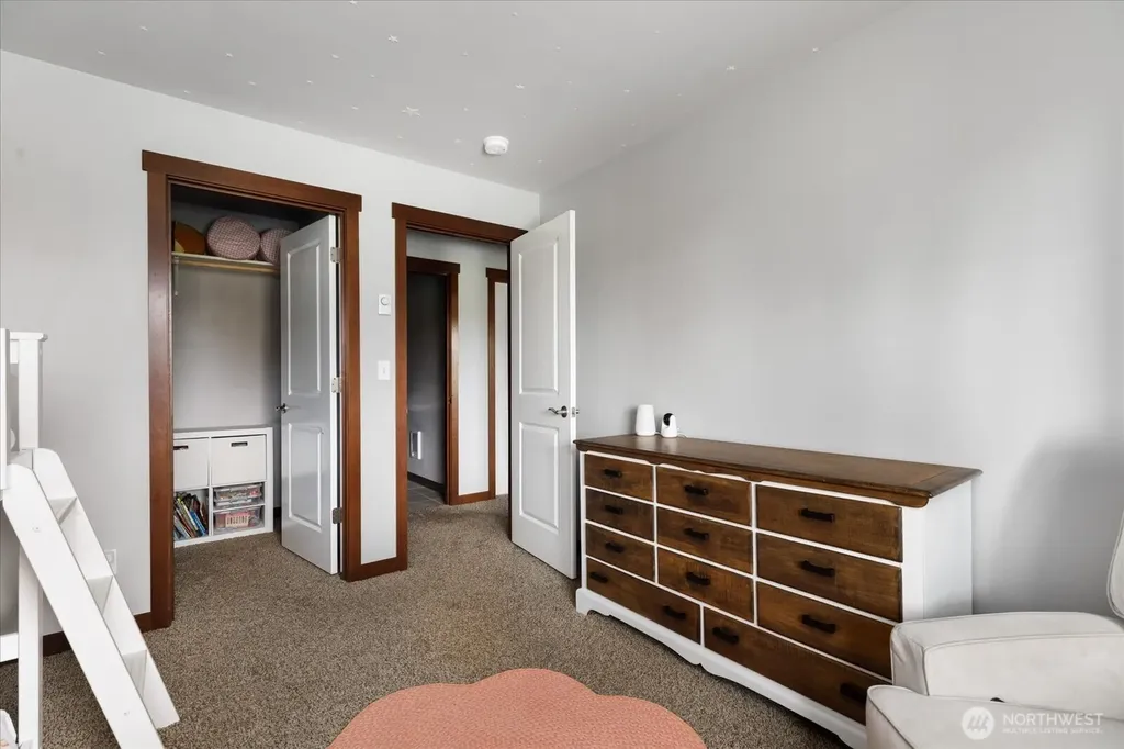 1070 Halsey Drive Coupeville WA 98239