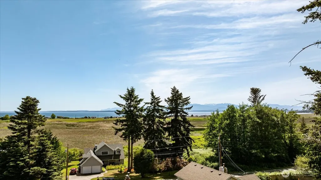 1060 Halsey Drive Coupeville WA 98239