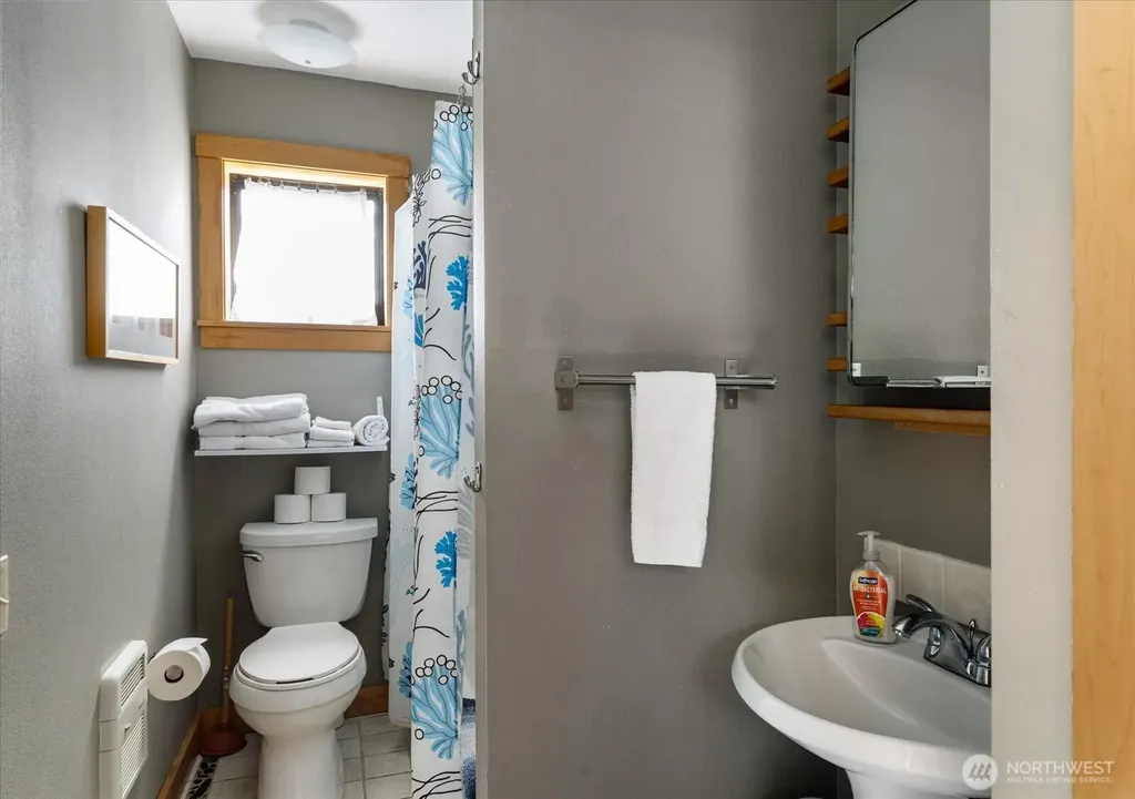 1060 Halsey Drive Coupeville WA 98239