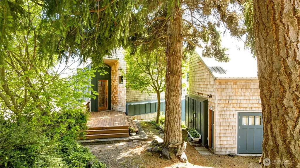1060 Halsey Drive Coupeville WA 98239