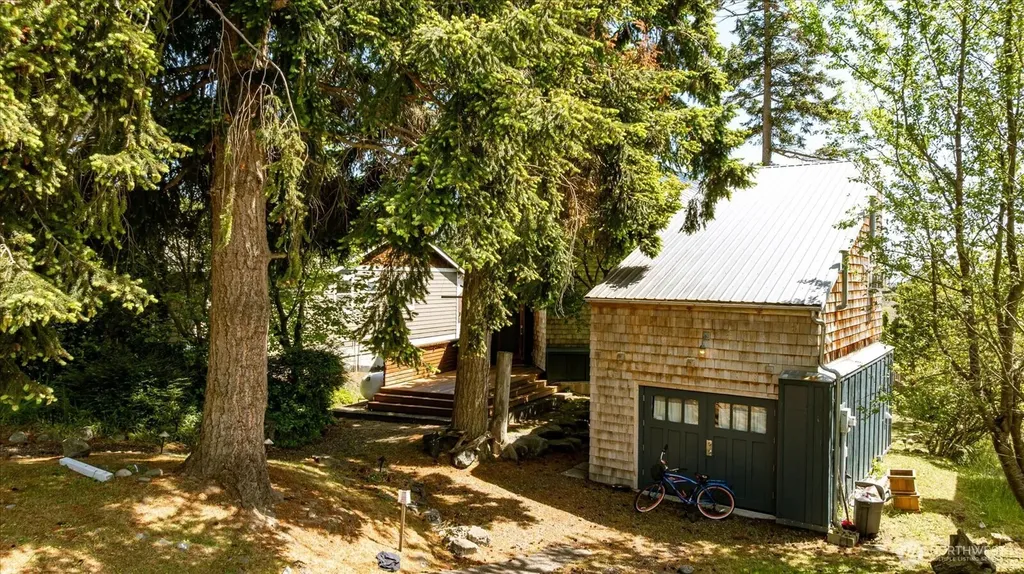 1060 Halsey Drive Coupeville WA 98239