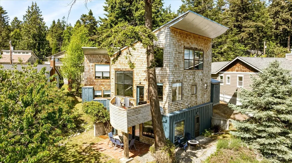 1060 Halsey Drive Coupeville WA 98239
