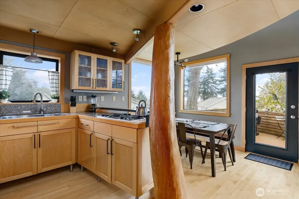 1060 Halsey Drive Coupeville WA 98239