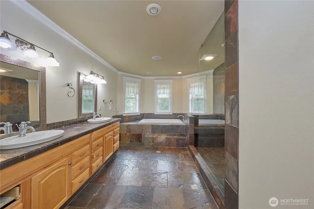 4909 SW Old Clifton Road Port Orchard WA 98367