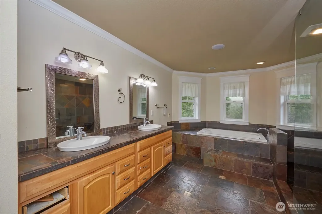 4909 SW Old Clifton Road Port Orchard WA 98367
