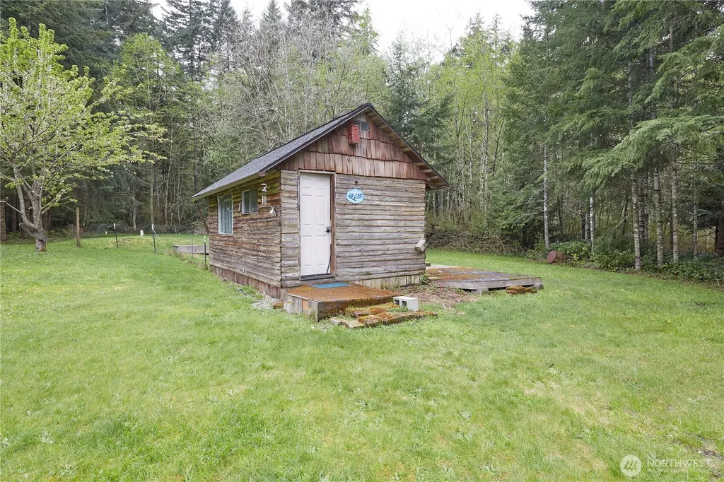 4909 SW Old Clifton Road Port Orchard WA 98367