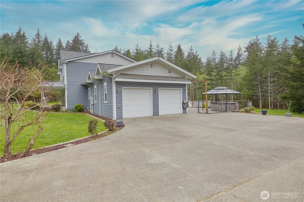 4909 SW Old Clifton Road Port Orchard WA 98367