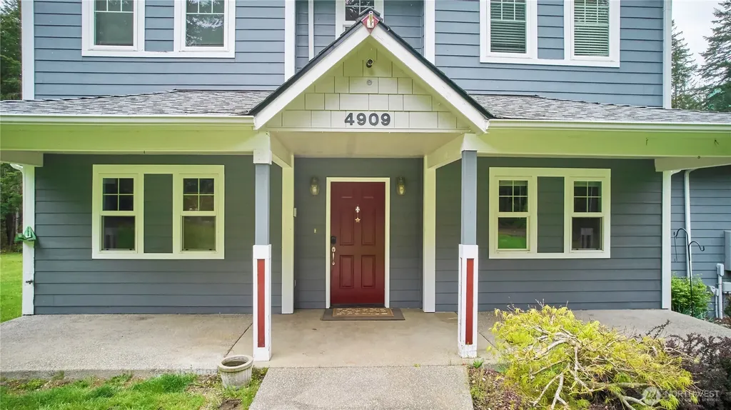 4909 SW Old Clifton Road Port Orchard WA 98367