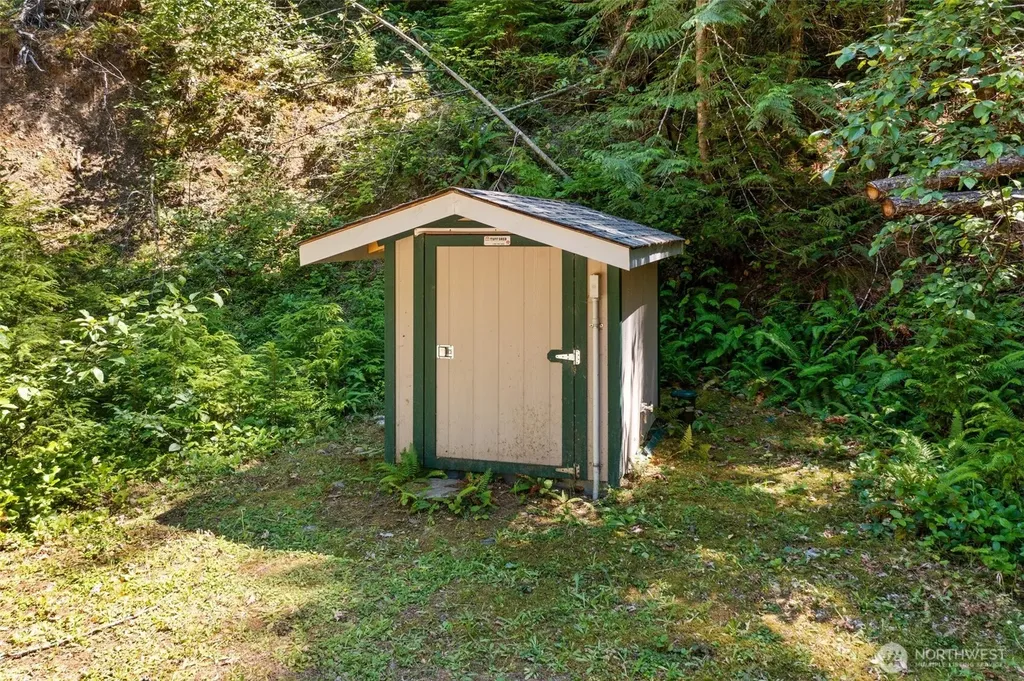 5154 N Lake Cushman Road Hoodsport WA 98548