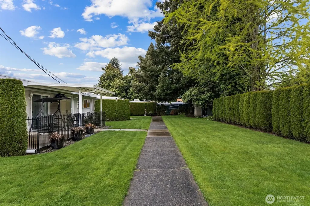 319 7th Place SE Puyallup WA 98372