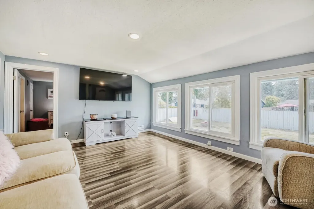 908 9th Street NE Auburn WA 98002