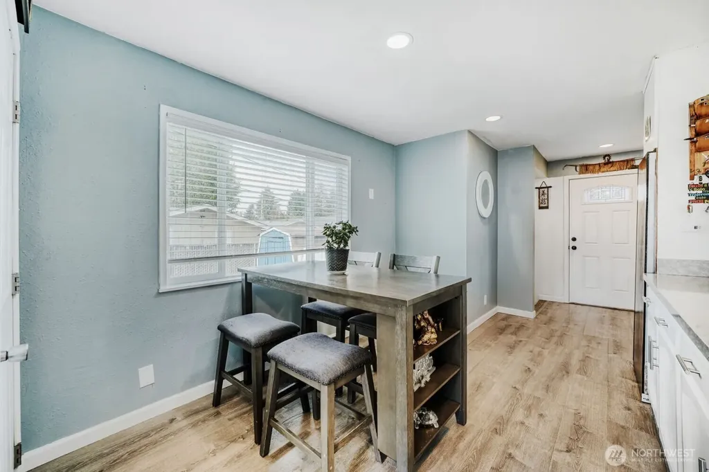 908 9th Street NE Auburn WA 98002
