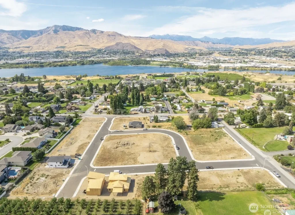 3279 NW Brianna Avenue East Wenatchee WA 98802