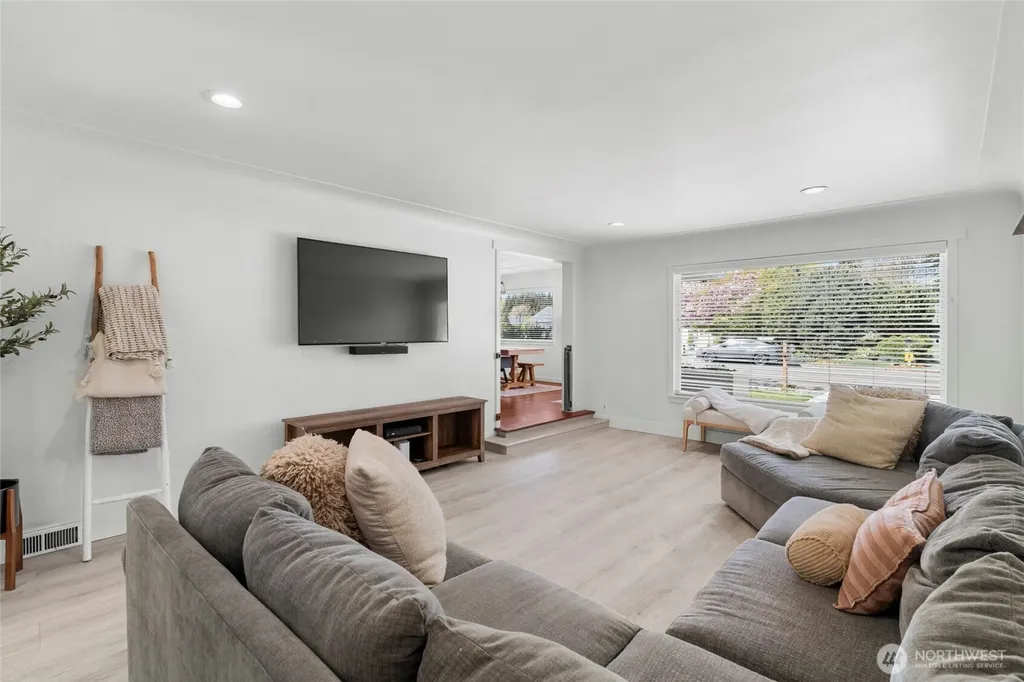 317 Laurelhurst Drive SE Tumwater WA 98501