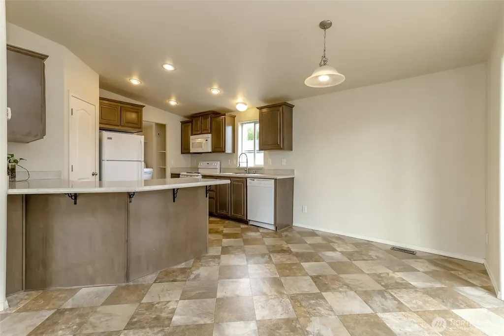 7104 141st Avenue E Sumner WA 98390