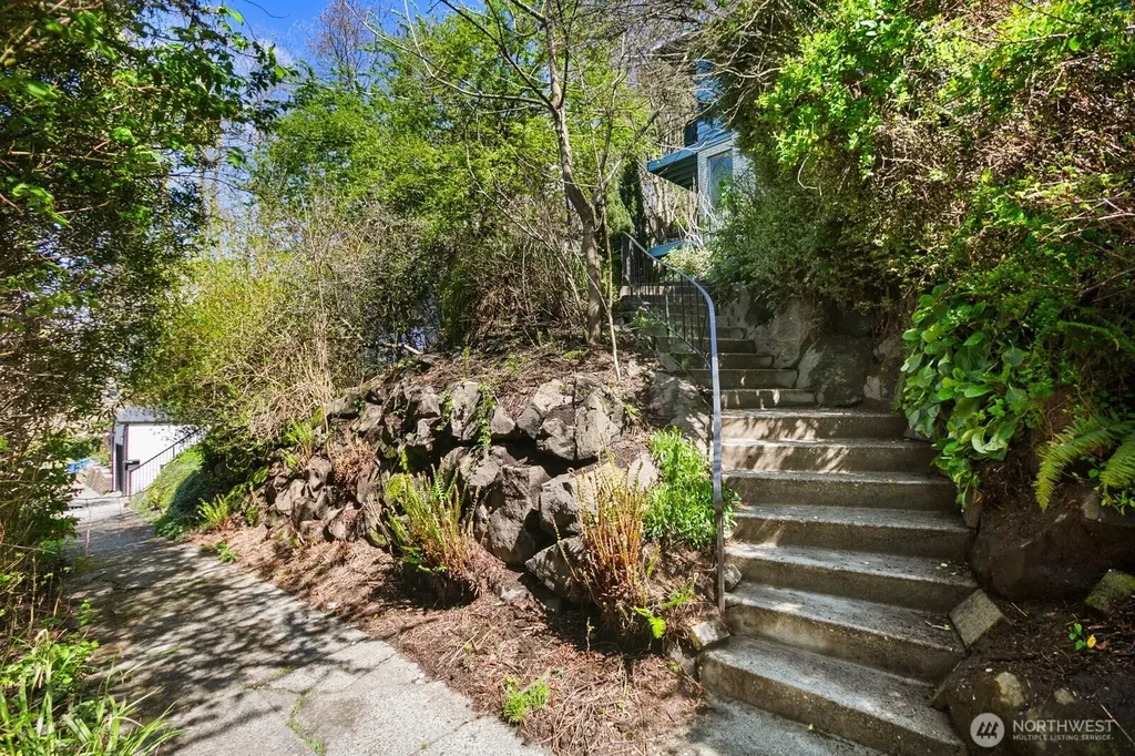 3438 14th Avenue W Seattle WA 98119