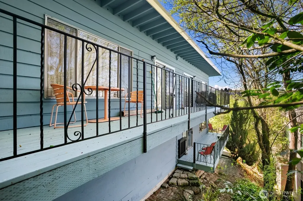 3438 14th Avenue W Seattle WA 98119