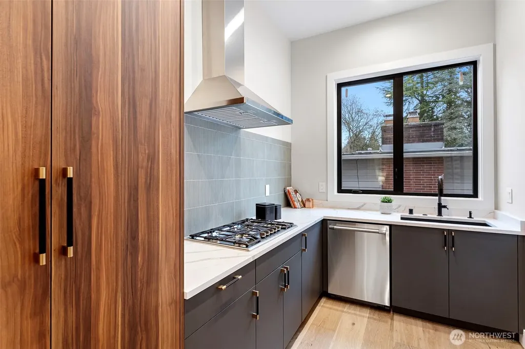 14 158th Place NE Bellevue WA 98008