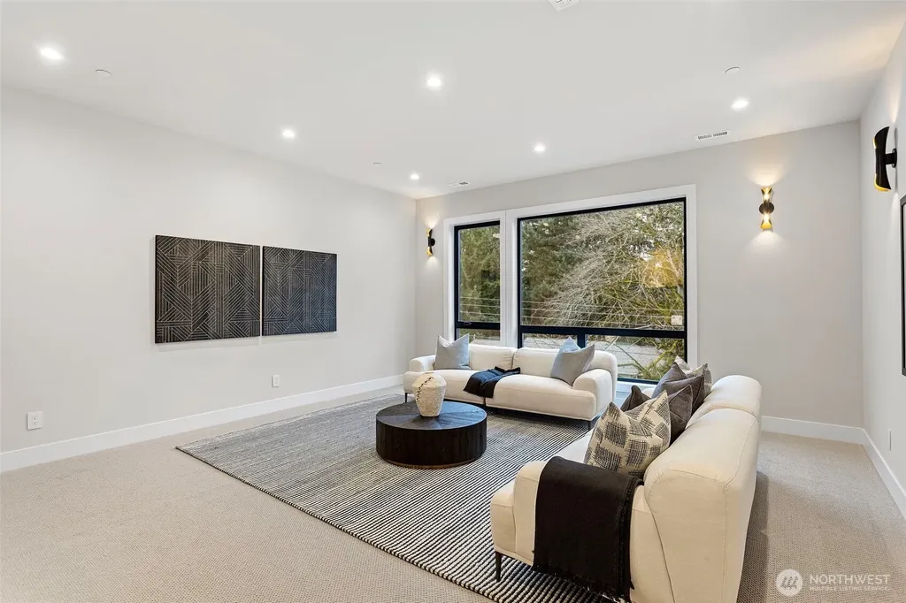 14 158th Place NE Bellevue WA 98008