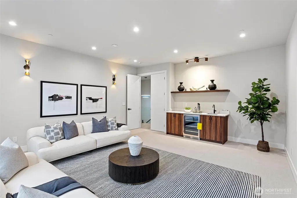 14 158th Place NE Bellevue WA 98008