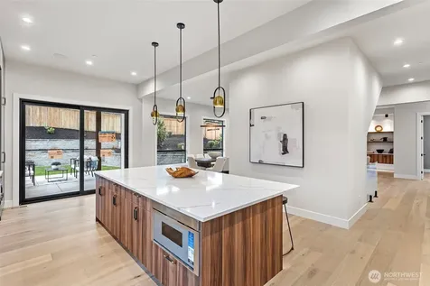 14 158th Place NE Bellevue WA 98008