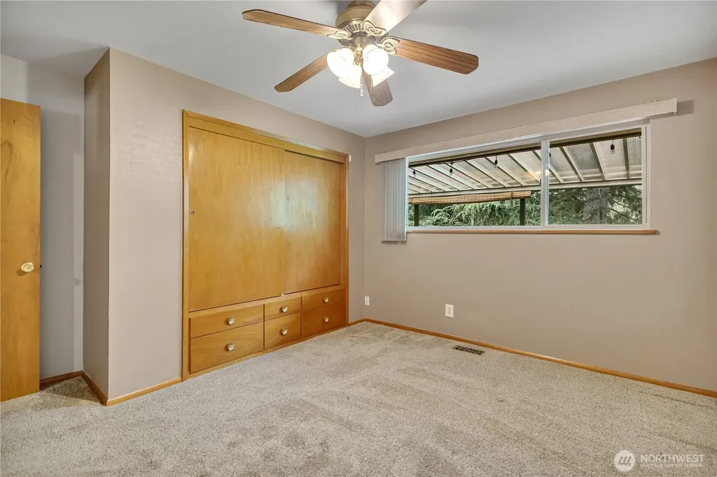1243 25th Street SE Puyallup WA 98372