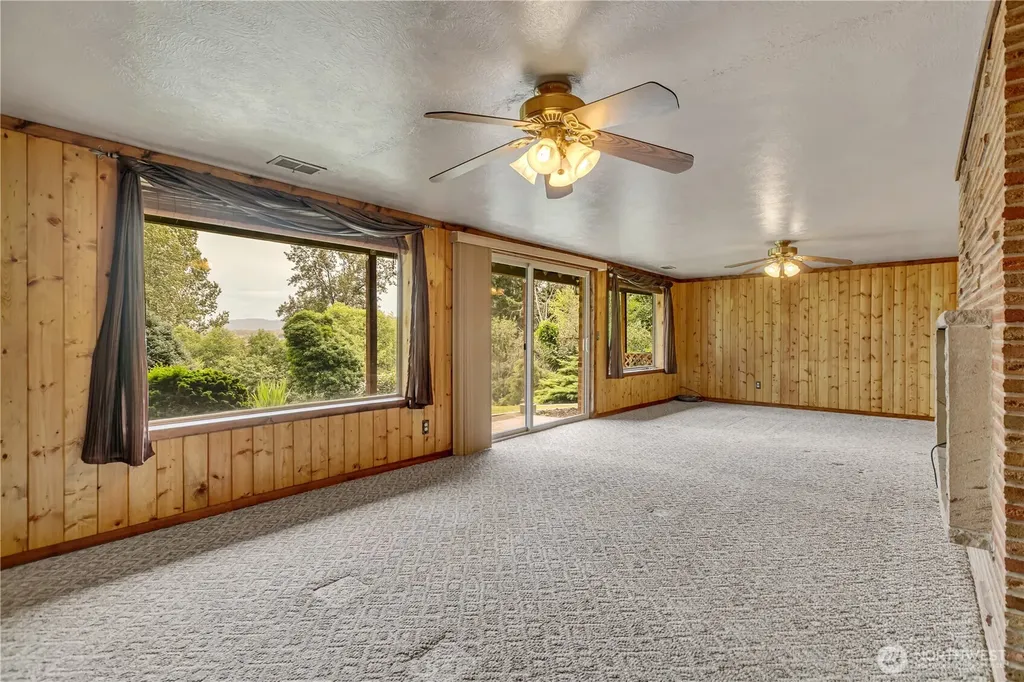 1243 25th Street SE Puyallup WA 98372