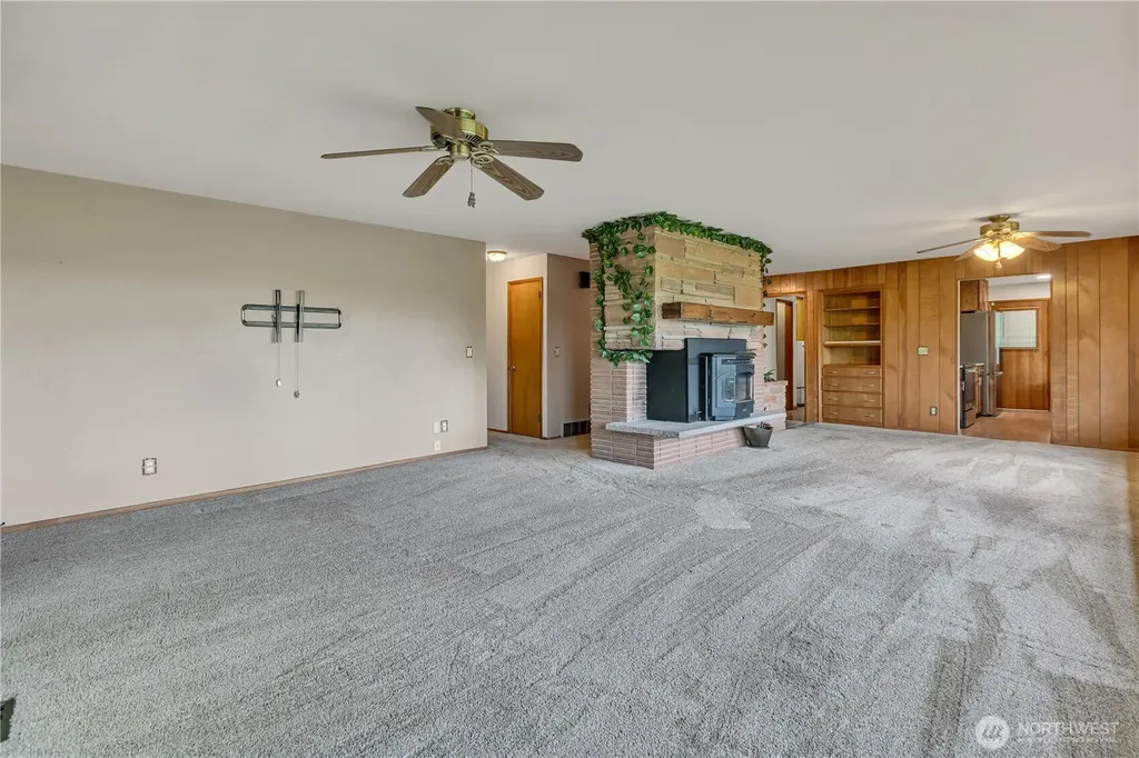 1243 25th Street SE Puyallup WA 98372