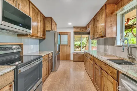 1243 25th Street SE Puyallup WA 98372