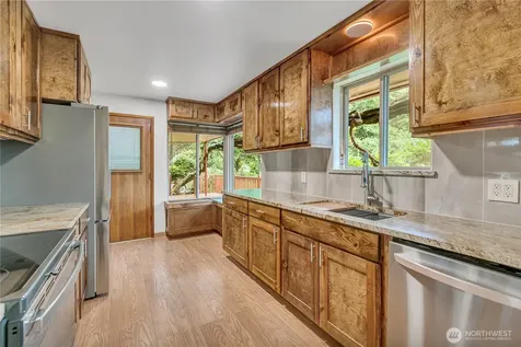 1243 25th Street SE Puyallup WA 98372