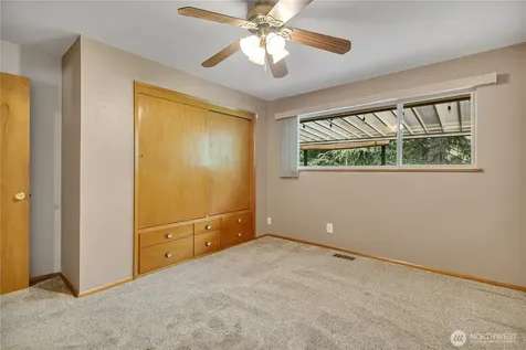 1243 25th Street SE Puyallup WA 98372