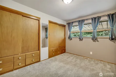 1243 25th Street SE Puyallup WA 98372