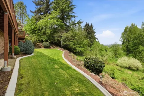 1243 25th Street SE Puyallup WA 98372