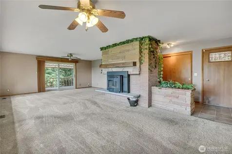 1243 25th Street SE Puyallup WA 98372