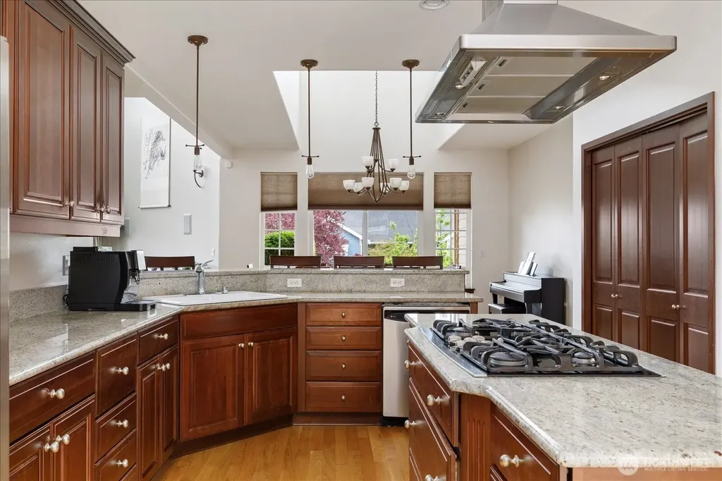 2777 SW Fairway Point Drive Oak Harbor WA 98277