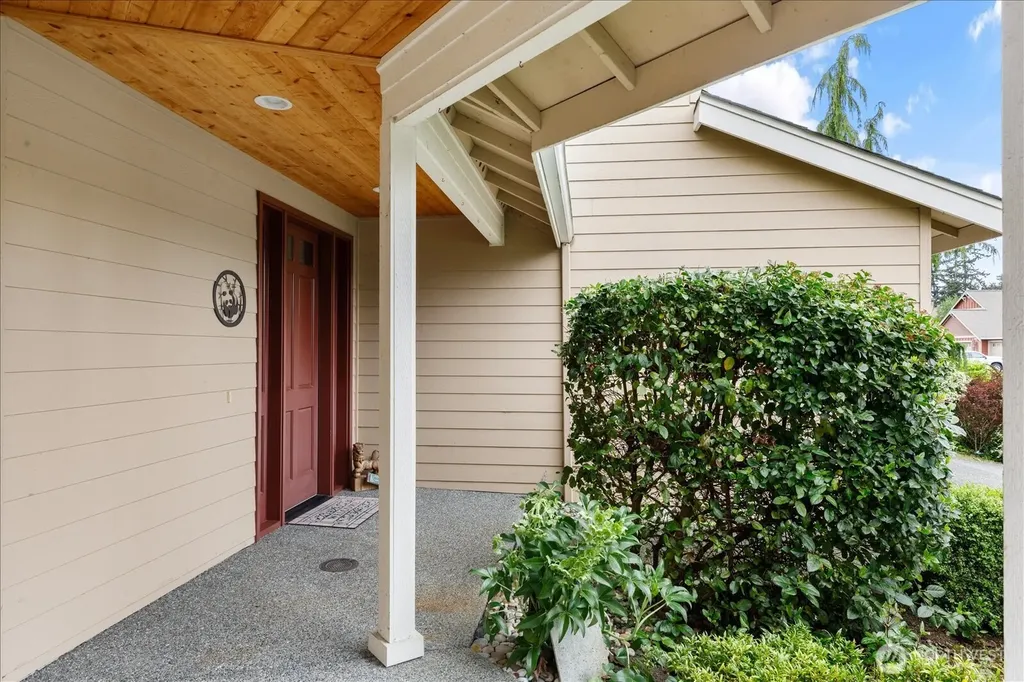 2777 SW Fairway Point Drive Oak Harbor WA 98277