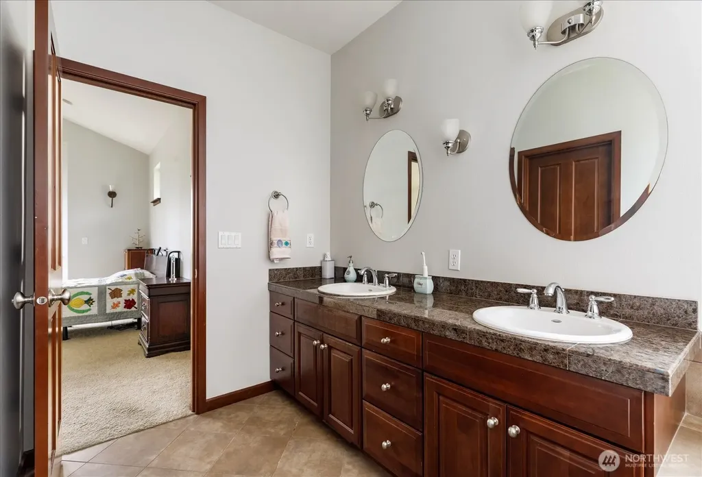 2777 SW Fairway Point Drive Oak Harbor WA 98277