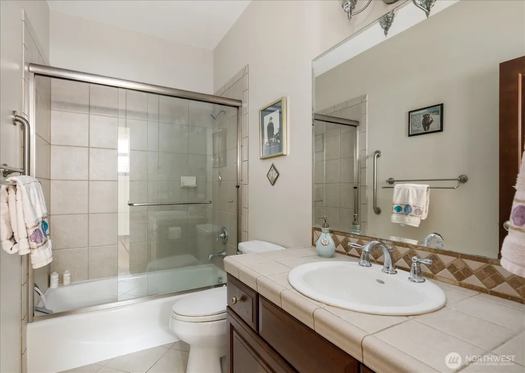2777 SW Fairway Point Drive Oak Harbor WA 98277