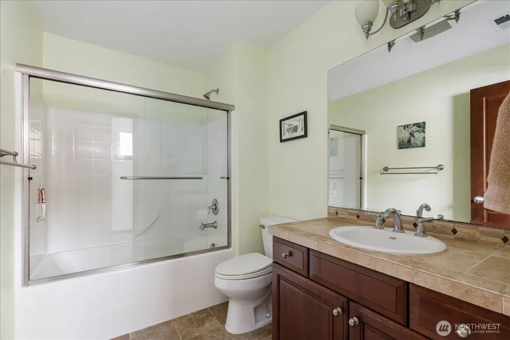 2777 SW Fairway Point Drive Oak Harbor WA 98277